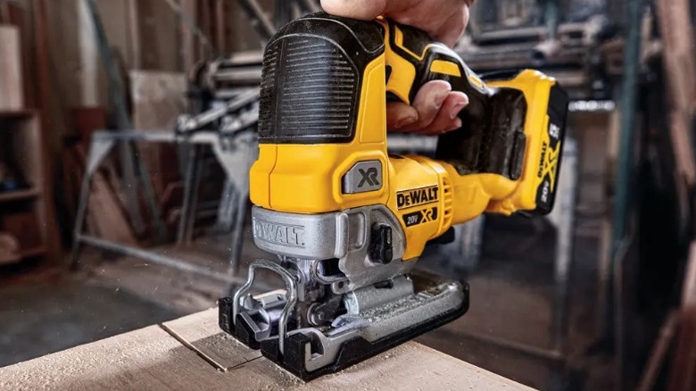 DeWalt 20V Max XR Brushless Jigsaw cutting plywood