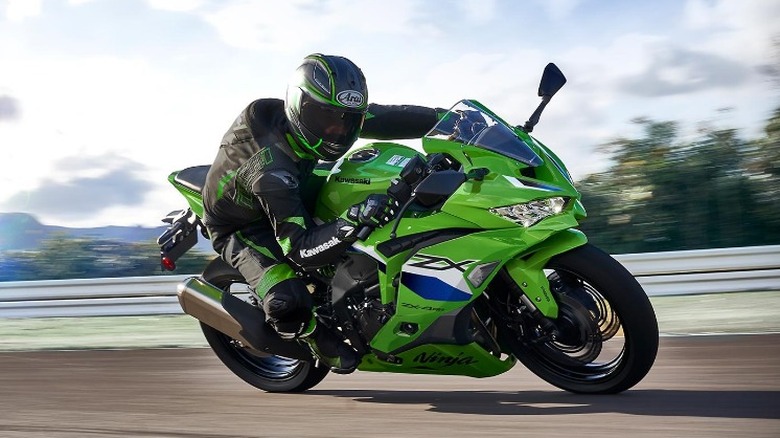 Rider turning on a Kawasaki ZX4R