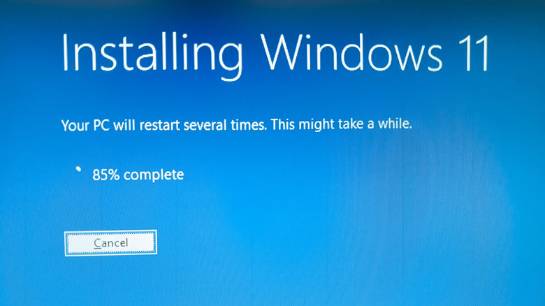 A PC installing Windows 11