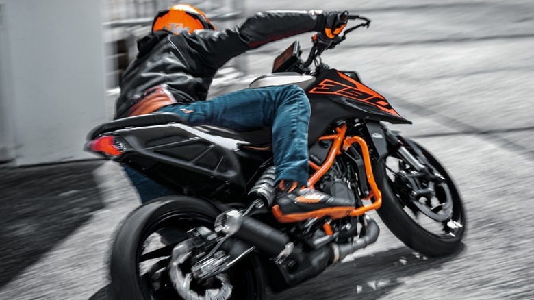 Rider turning on KTM 390 Duke