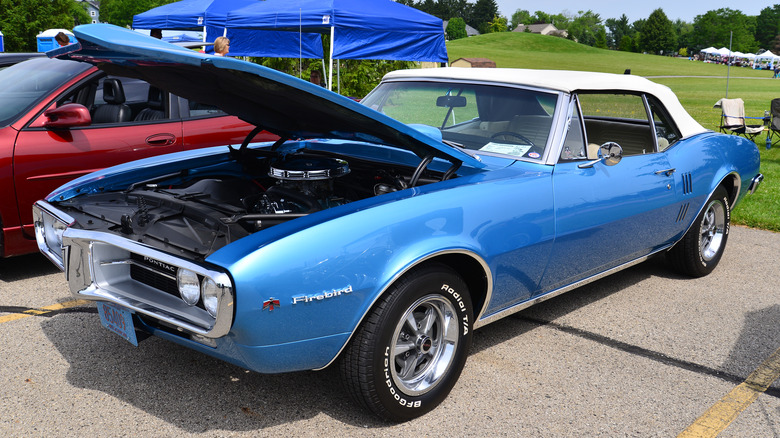 Front 3/4 view of 1967 Pontiac Firebird