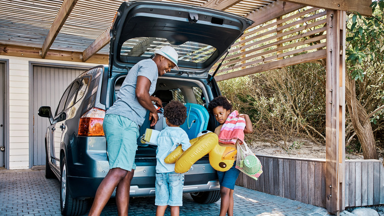 Family packing for a road trip