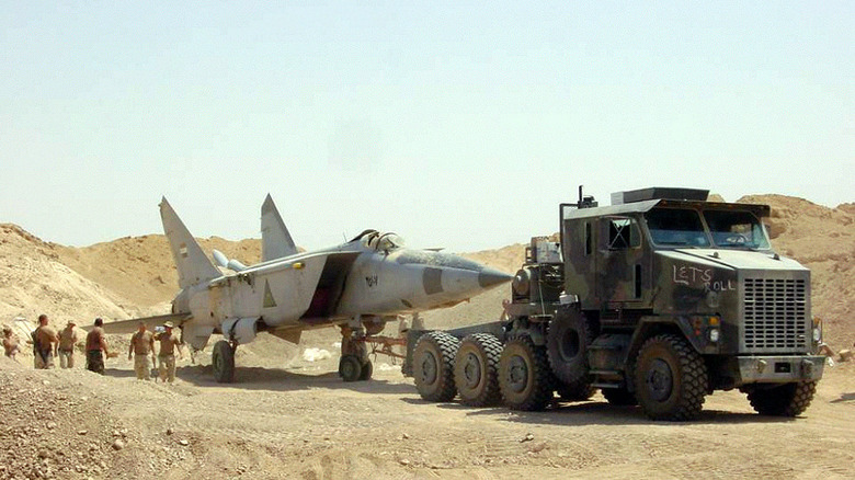 Iraqi MiG-25RB Foxbat fighter jet found buried under the sand west of Baghdad