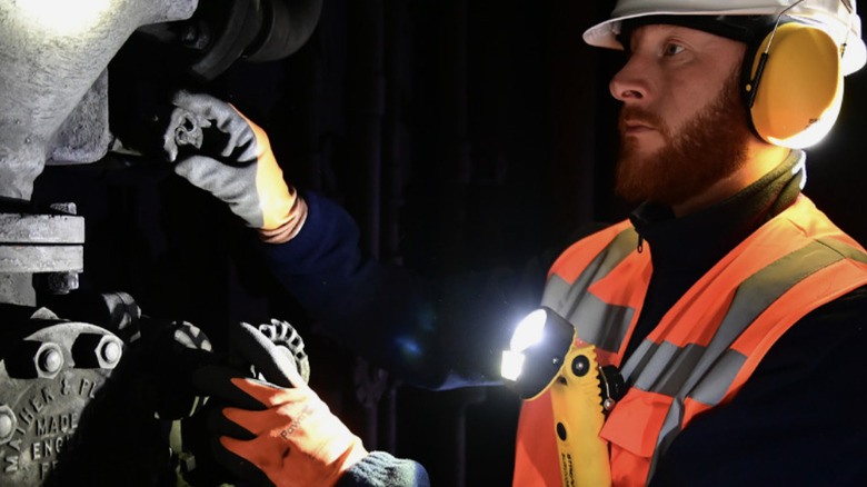 A construction worker with a Streamlight pivot flashlight attached to his safety vest