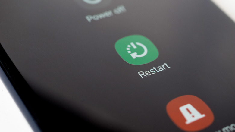 power menu on a smartphone with the power off and restart options