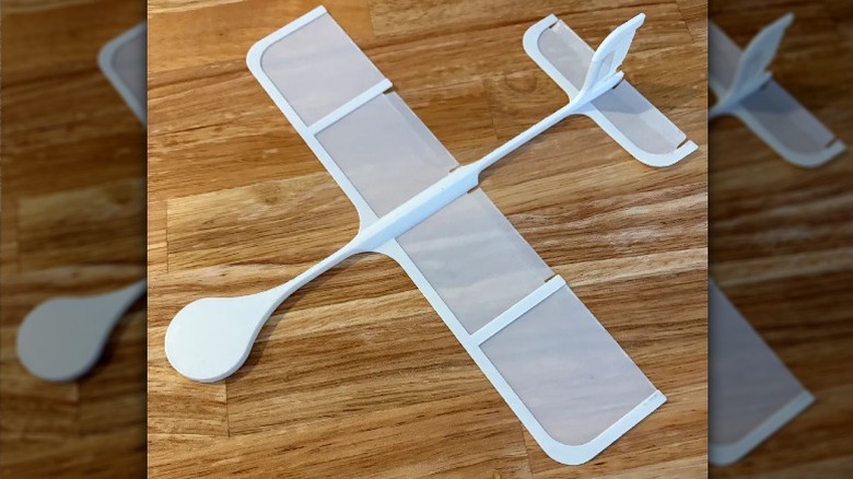 Simple Lightweight Glider on wooden tabletop