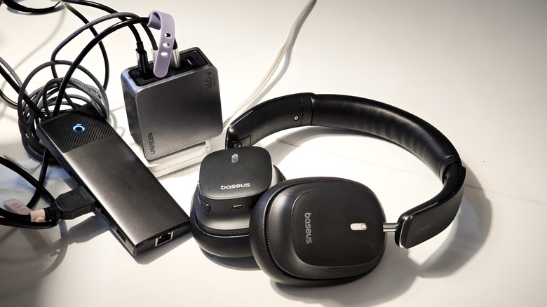 other accessories the writer uses to complete their portable workstation