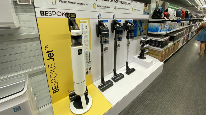 A display showcasing a white Samsung Bespoke Jet Stick