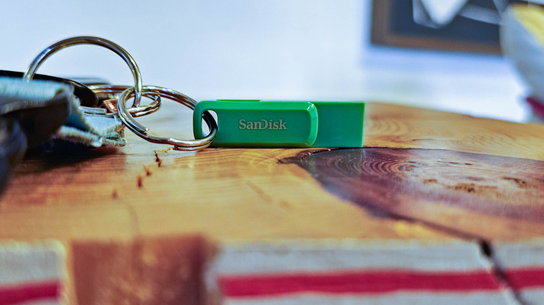 SanDisk Dual Drive Go posed on table