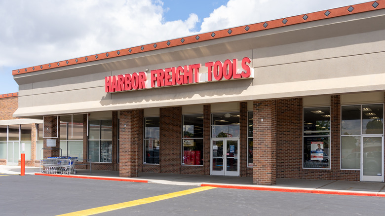 a Harbor Freight storefront