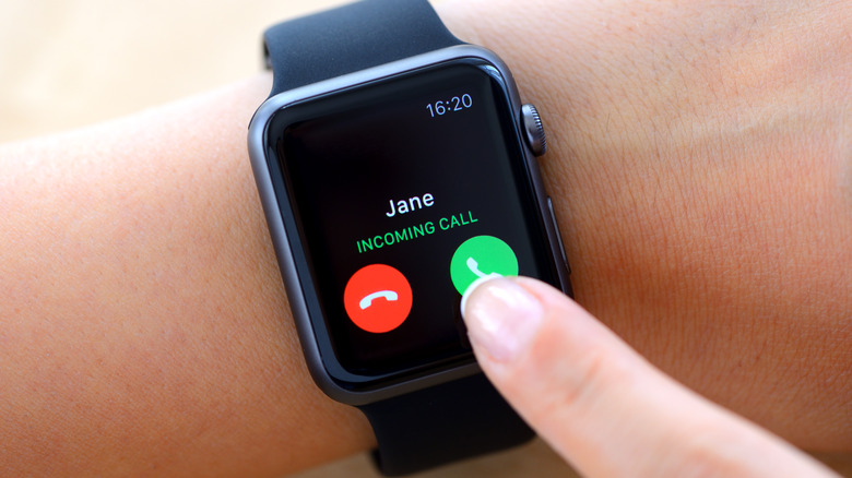 Apple Watch incoming call
