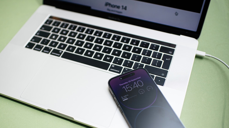 IPhone connected to MacBook via USB-C