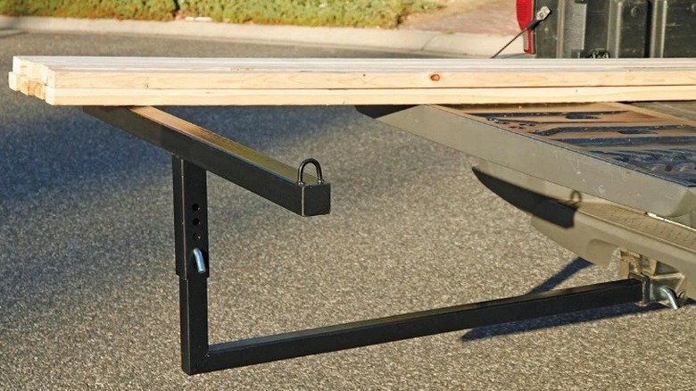 2x4s on truck bed extension