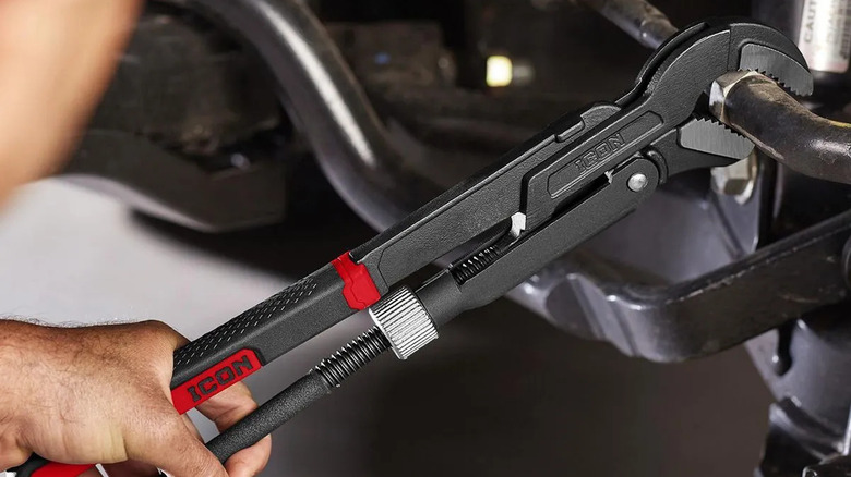 man using swedish pliers