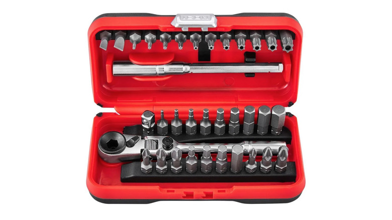 Picture showing Icon ratchet and bit set