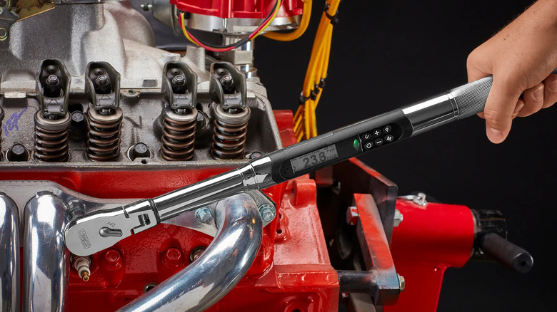 Mechanic using an Icon digital torque wrench