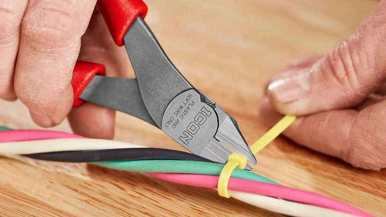 Closeup of the Icon 6 inch flush cut pliers