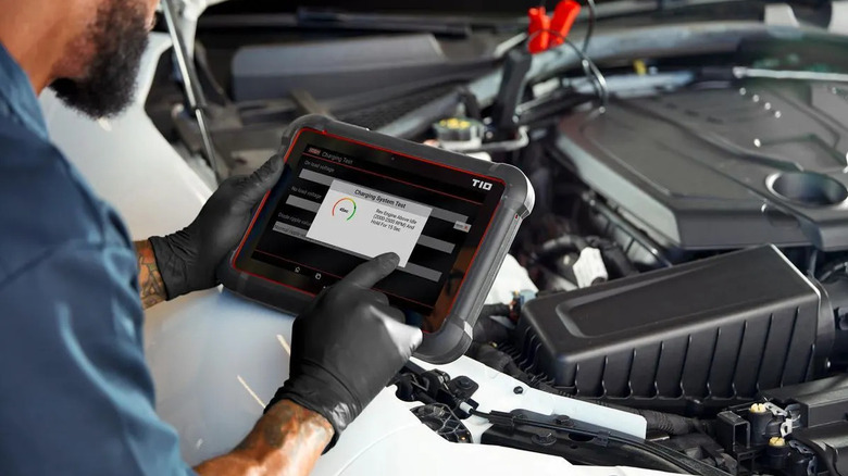 Mechanic using the Icon T10 diagnostic scanner during a test