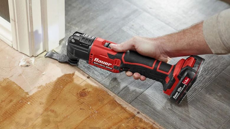 DIYer using a Bauer 20V oscillating multi-tool