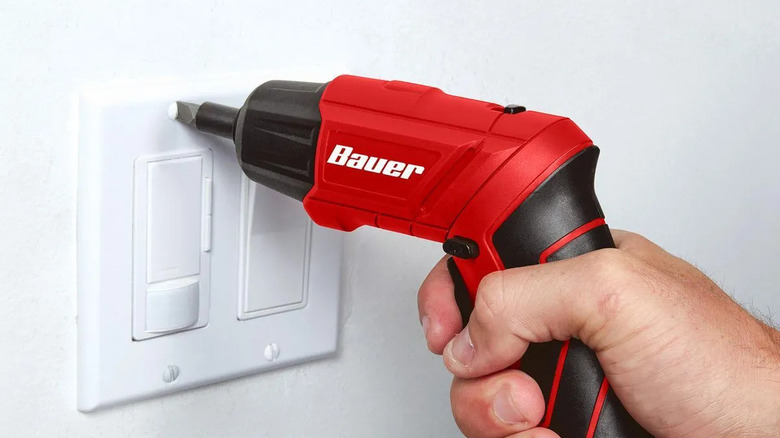 Man using a Bauer 4V 1/4 screwdriver