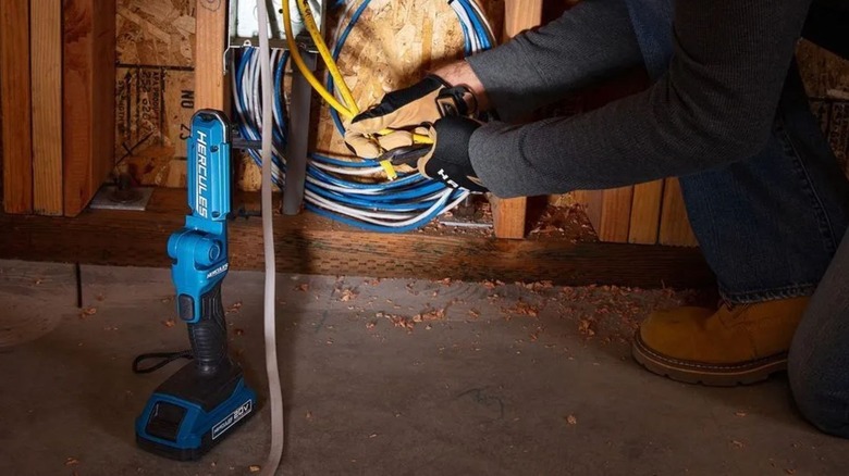 Hercules Cordless Stick Light