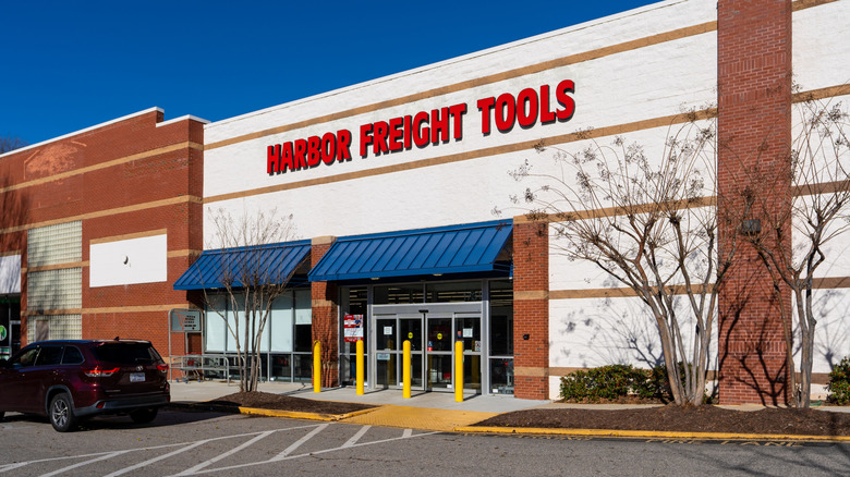 exterior of harbor freight tools store
