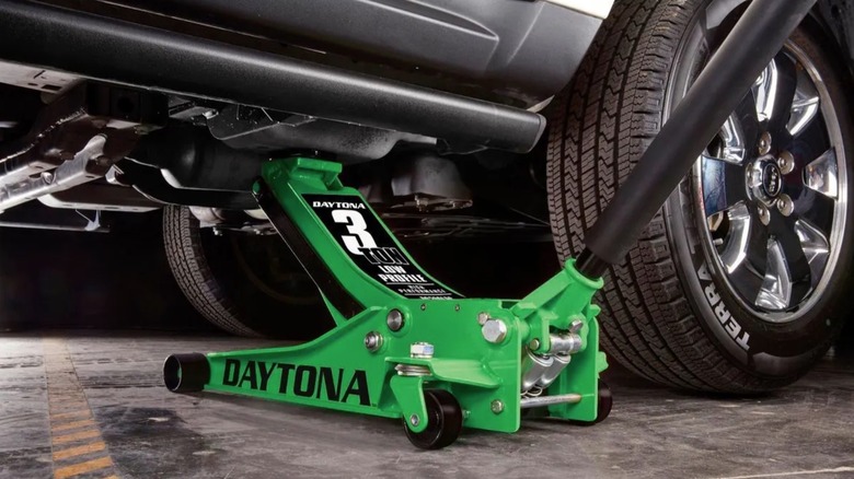Daytona floor jack lifting a car