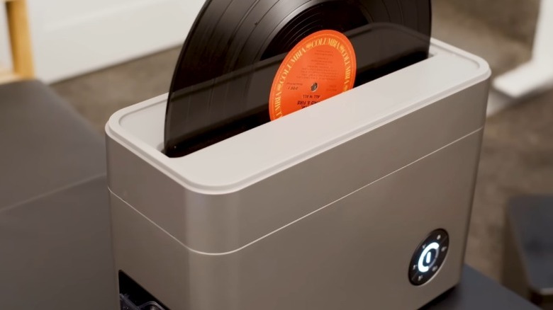 HumminGuru Nova ultrasonic record cleaner cleaning a vinyl record on a table