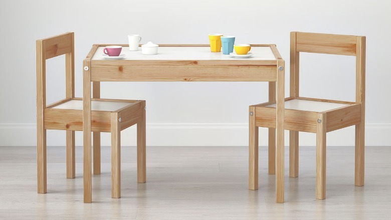 LÄTT Children's Table in blank white room