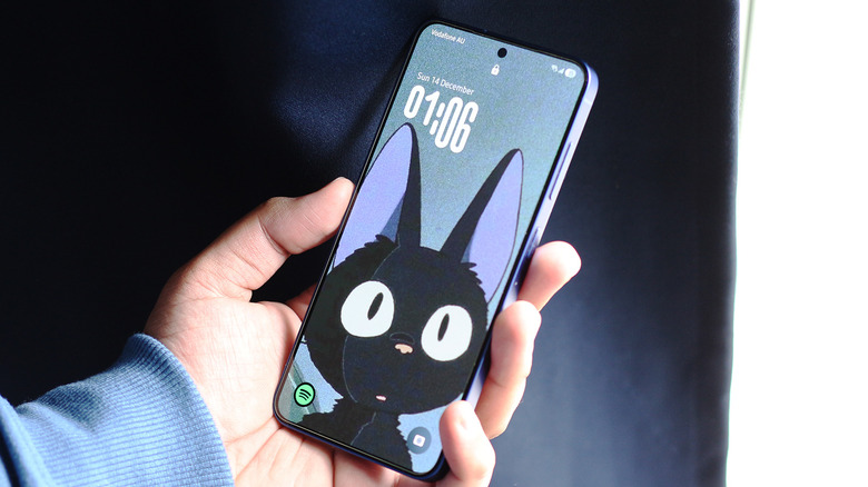 Person holding a Galaxy S25