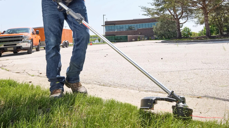 Milwaukee Quik-Lok string trimmer