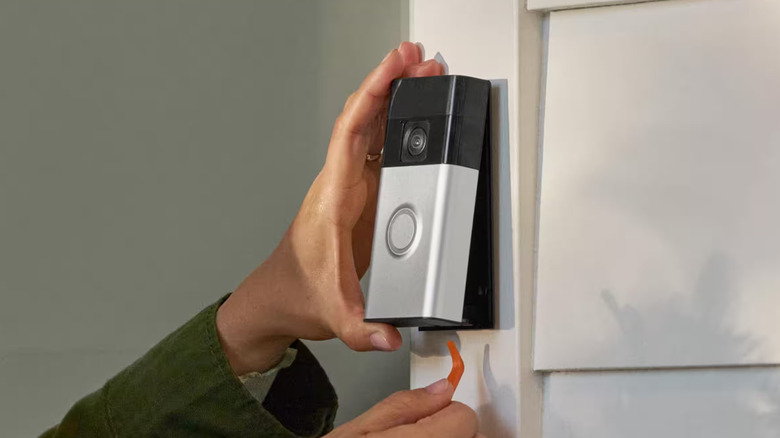 User removing Ring battery-powered doorbell from its mount