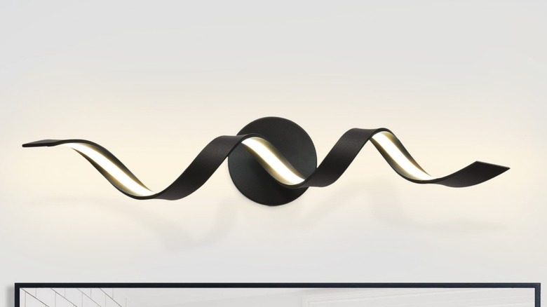 LLHZSY Modern Spiral Design LED Bathroom Vanity Light over rectangular mirror