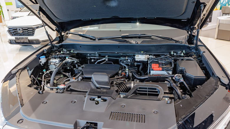 The engine bay of a sixth generation Honda CR-V with a 1.5-liter turbo engine