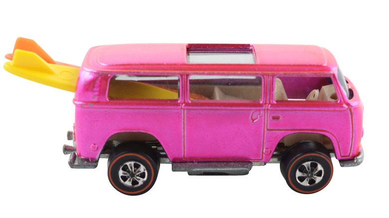 1969 pink Rear-Loading Beach Bomb