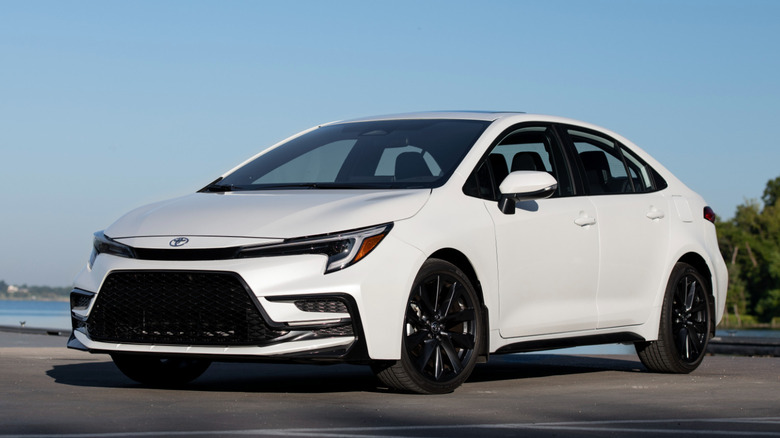 Front 3/4 view of white 2025 Toyota Corolla Hybrid