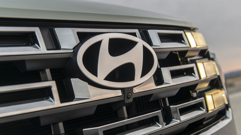Close up view of Hyundai badge on grille of 2026 Hyundai Santa Cruz.