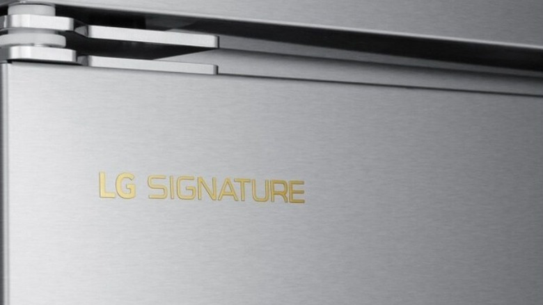 LG Signature refrigerator logo.
