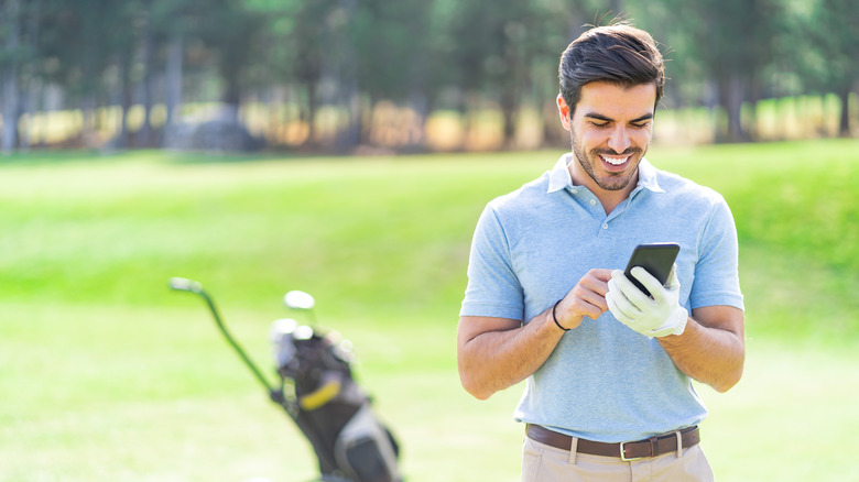 golfer on his phone