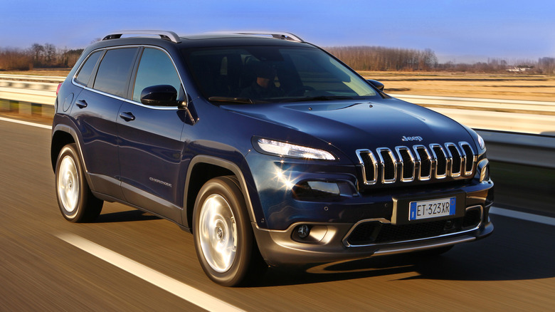 2014 Jeep Cherokee Limited hero shot