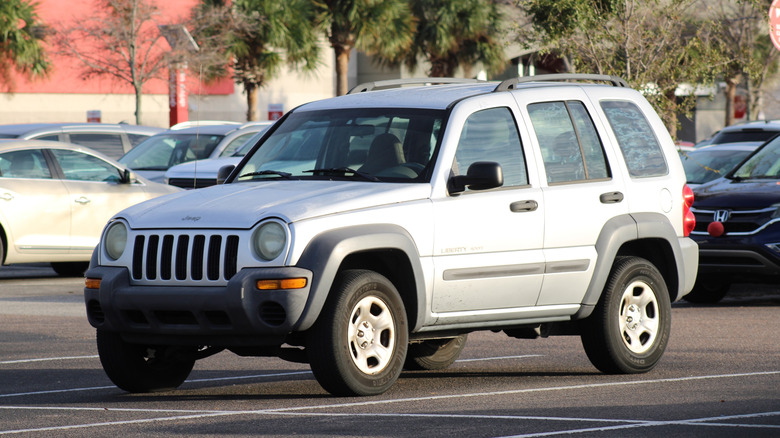 Static shot of first genetration KJ (2002-2007) Jeep Liberty