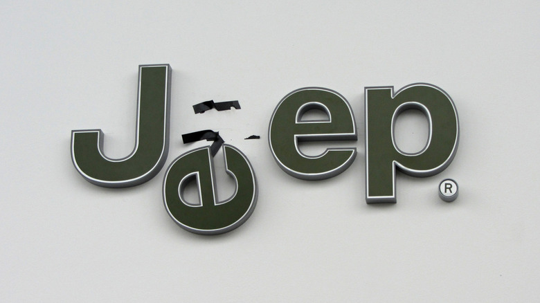 Jeep logo with broken letter E