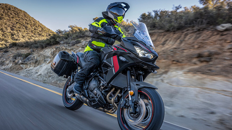 front side profile view of the 2025 Kawasaki Versys 650