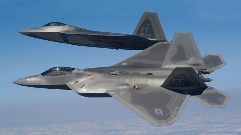 Two F-22 Raptors flying in tandom