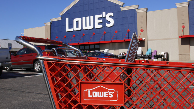 Lowe's storefront with red shopping cart