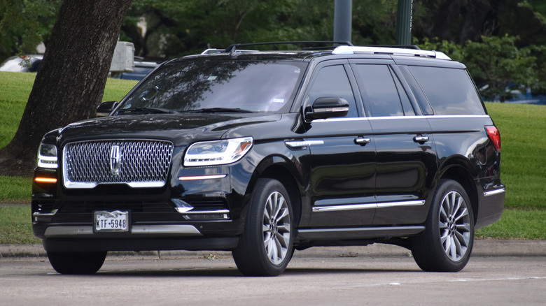 Lincoln Navigator front 3/4