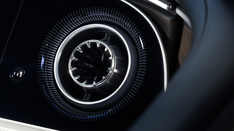 Close-up photo of the Mercedes-Maybach S-Class climate control vent