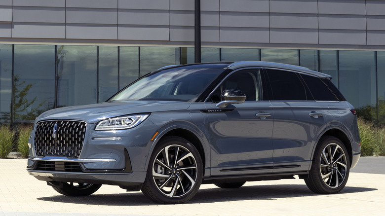 Front 3/4 view of 2026 Lincoln Corsair in urban setting
