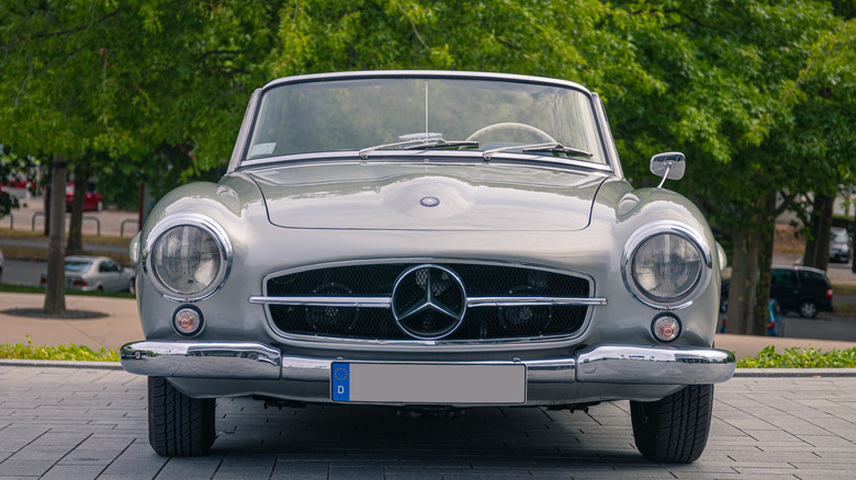 Mercedes-Benz 190 SL front end