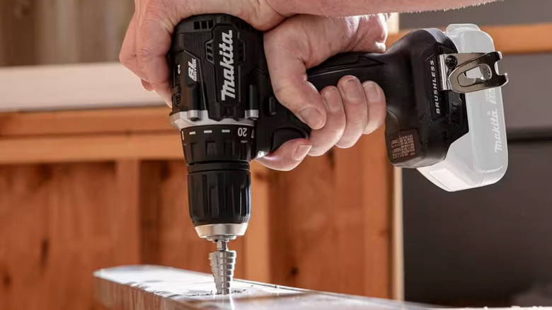 Makita subcompact 1/2 inch drill/driver in action